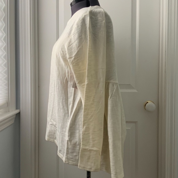Cream Scoopneck Peplum Back Long Sleeve Top NWT - Picture 4 of 8